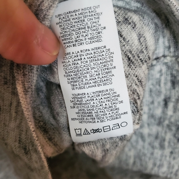 Cabi Heathered Grey 4 Button Cardigan size medium - Picture 10 of 13